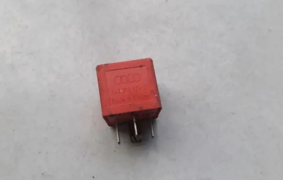 Volkswagen PASSAT B5 Other relay 43919578c 899519000
