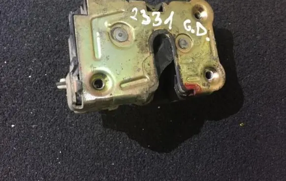 Renault Clio I Rear door lock