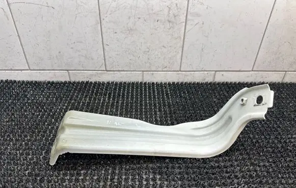 Nissan Altima Fender mounting bracket