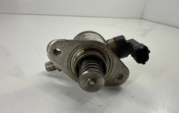 Chevrolet Camaro Fuel injection high pressure pump 12641740 HFS034251A