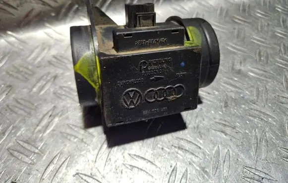 Volkswagen Golf III Mass air flow meter 074906461