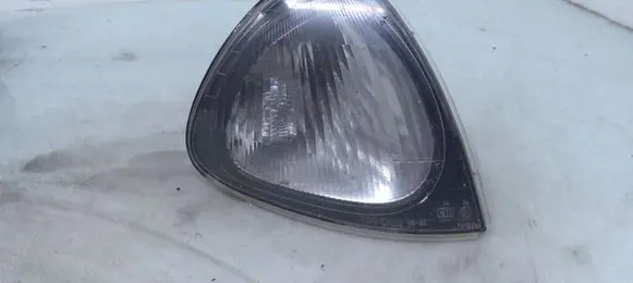 Toyota Avensis T220 Front indicator light