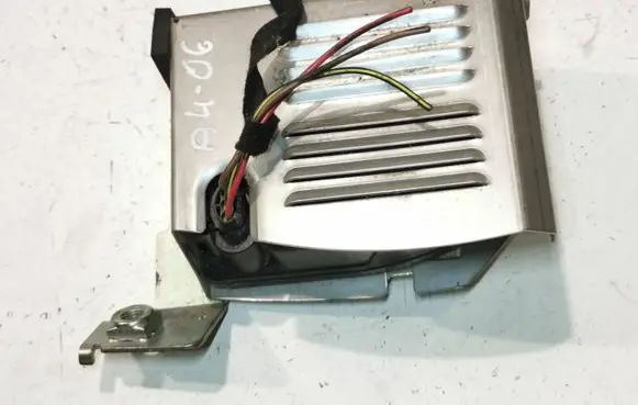 Audi A4 S4 B7 8E 8H Horn signal 8J0951287 K5CN1810
