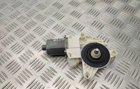 Mercedes-Benz Vito Viano W447 Front door window regulator motor A4479063500