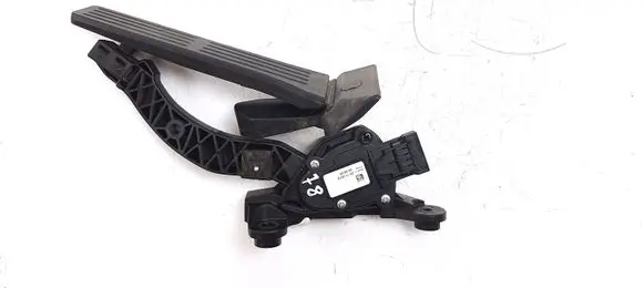 KIA Ceed Accelerator throttle pedal 32700A6100