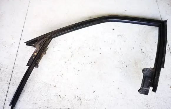 Audi 80 90 B3 Front door window/glass frame 