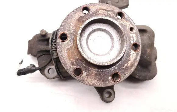 Mercedes-Benz Sprinter W906 Front wheel hub A906332 A9069050601