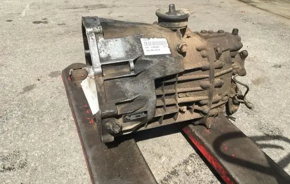 Volkswagen II LT Manual 5 speed gearbox 000300043A