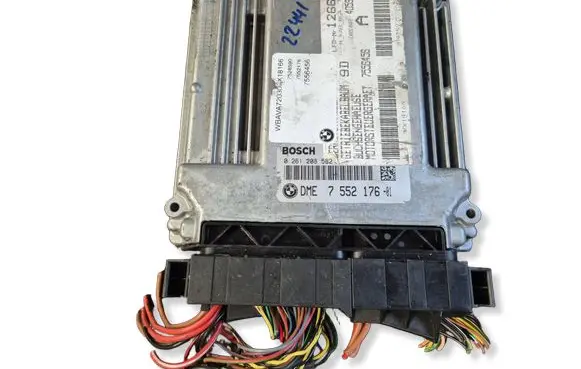 BMW 3 E90 E91 Engine control unit/module 0261208582 7552176