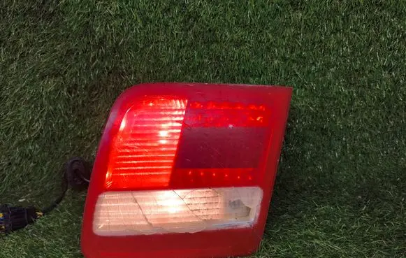 Tailgate rear/tail lights