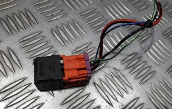 Skoda Fabia Mk2 (5J) Other relay 8k0951253 4ra007791-19