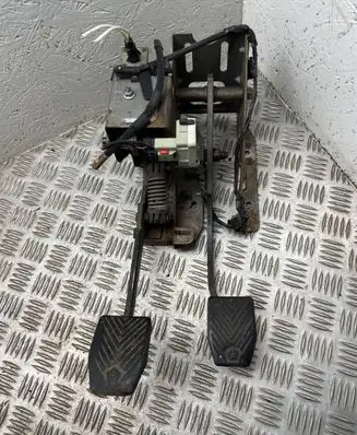 Chrysler Voyager Pedal assembly 