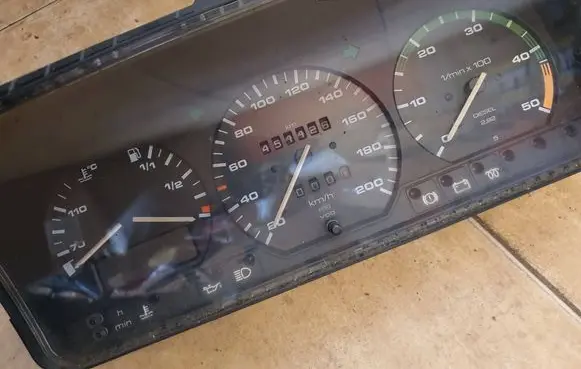 Volkswagen Transporter - Caravelle T4 Speedometer (instrument cluster) 81117657