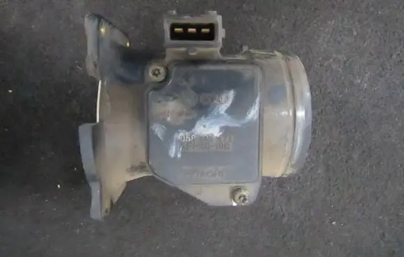 Audi A4 S4 B5 8D Mass air flow meter 058133471 AFH60-10B