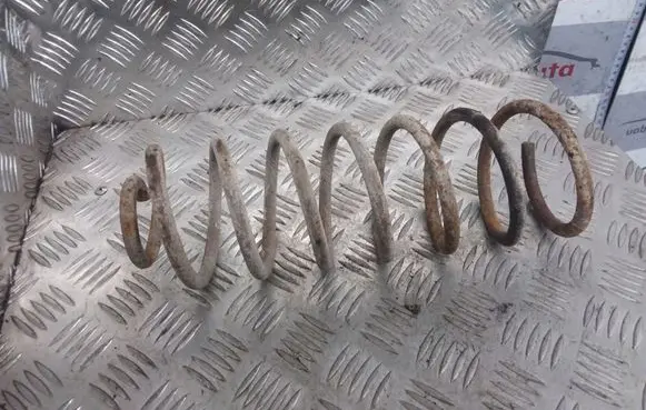 Volkswagen Golf III Rear coil spring