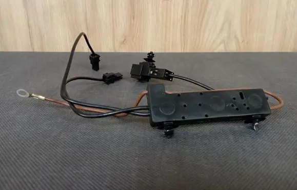 Mercedes-Benz E C207 W207 Aerial antenna amplifier 2048708490 A2048708490