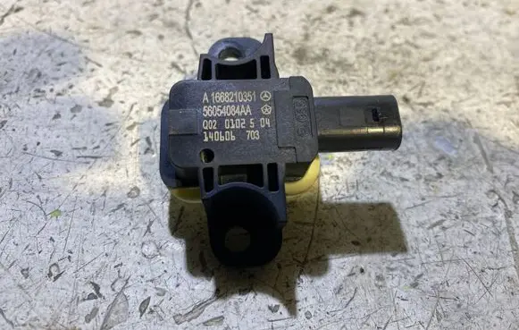Jeep Grand Cherokee Airbag deployment crash/impact sensor A1668210351 56054084AA 140606703