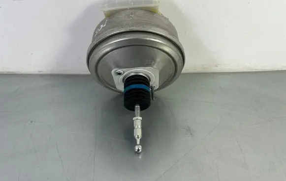 Volkswagen Touareg III Brake booster 4M0612103AF