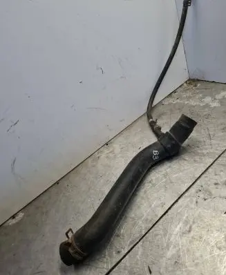 Volkswagen PASSAT B3 Engine coolant pipe/hose 357121101B