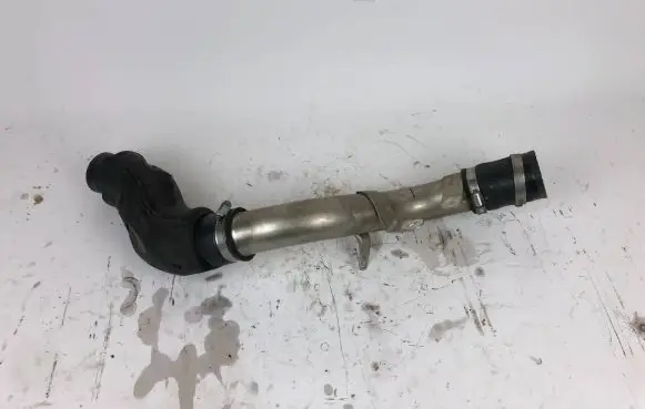 Coolant pipe/hose
