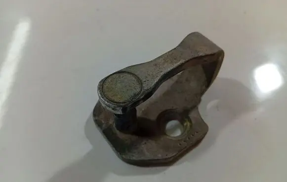 Seat Alhambra (Mk1) Front door lock loop/hook striker 