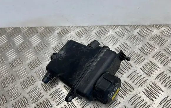 BMW 7 G11 G12 Coolant expansion tank/reservoir 8671387