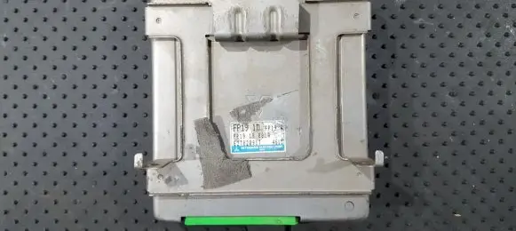 Mazda 626 Engine control unit/module e2t82091t fp1918881a