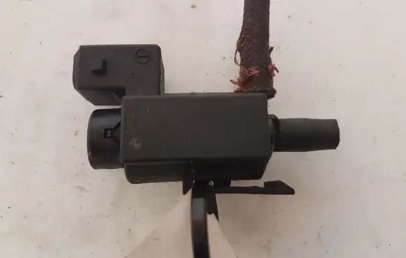BMW 5 E60 E61 Turbo solenoid valve 70231800 7810831