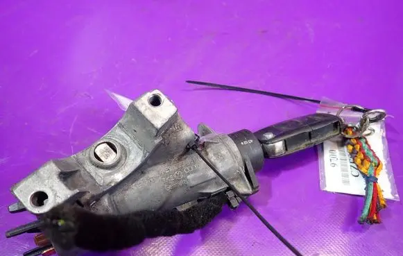 Volkswagen PASSAT B5.5 Ignition lock 
