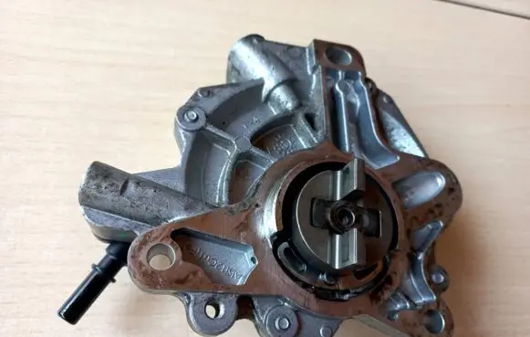 Ford Mondeo MK V Vacuum pump 9674192280