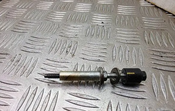 Mazda 6 Fuel Injector clamp holder 