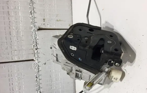 Audi A4 S4 B7 8E 8H Front door lock 8E1837106AA