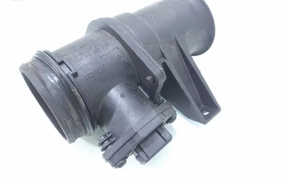 Volkswagen PASSAT B5 Mass air flow meter 0280217117 037906461C