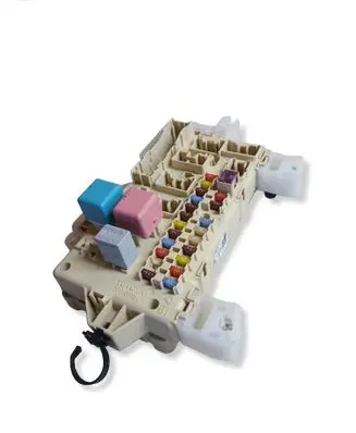 Toyota Corolla Verso E121 Fuse module 892210F010