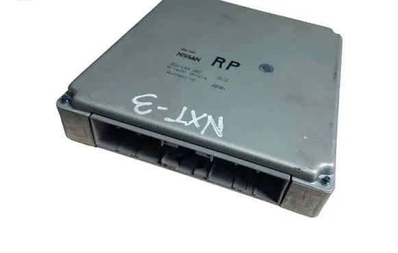 Nissan X-Trail T30 Engine control unit/module A56U44 A56U44UH2