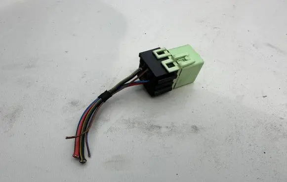 BMW 5 E60 E61 Other relay 8373700 V23134K59X312 6136