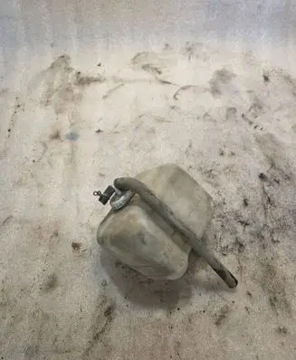 Mitsubishi Pajero Coolant expansion tank/reservoir