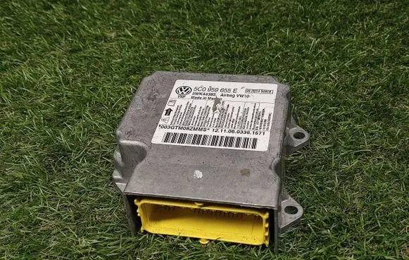 Volkswagen Jetta VI Airbag control unit/module 5C0959655E