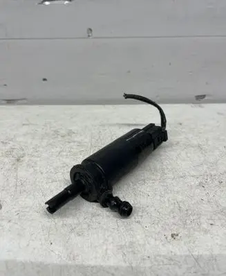 BMW 1 E82 E88 Headlight washer pump 6973097 57786310