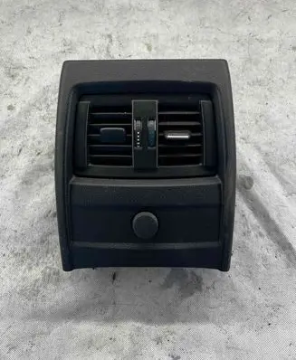 BMW 4 F32 F33 Rear air vent grill 9218909