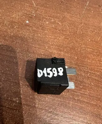 Mercedes-Benz E W210 Other relay A0025421319 D1598