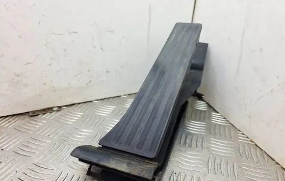 BMW 5 E39 Accelerator throttle pedal 6762480 35406762480