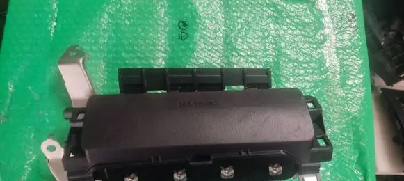 Knee airbag
