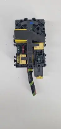 Peugeot 2008 I Fuse module 9666232680