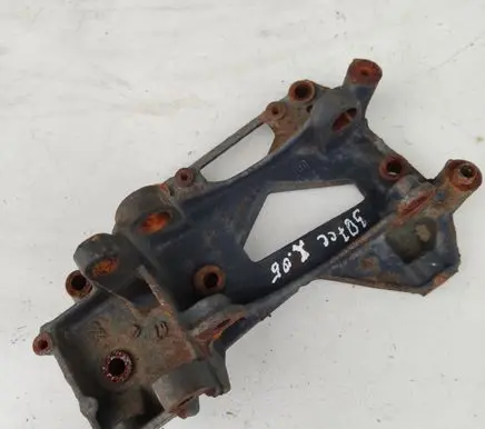 Peugeot 307 CC Generator/alternator bracket 
