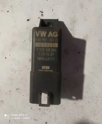Volkswagen PASSAT B6 Glow plug pre-heat relay 038907281D