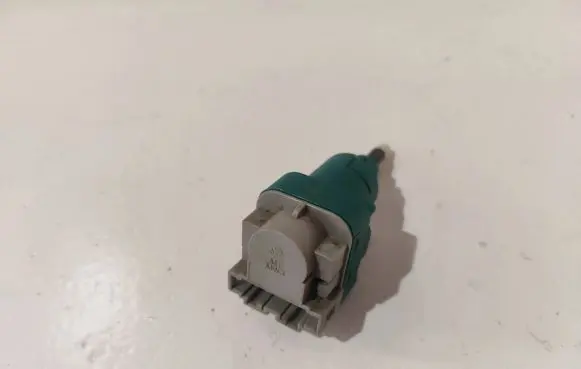 Volkswagen Touareg I Brake pedal sensor switch 7l6945511
