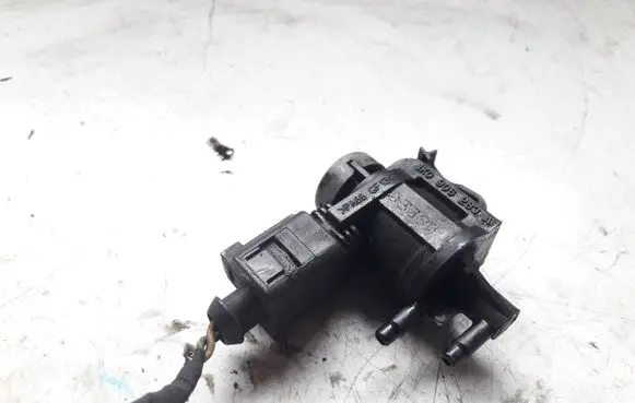 Audi A4 S4 B6 8E 8H Vacuum valve 1J0906283A