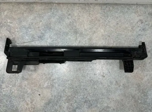 Mercedes-Benz C W204 Radiator mount bracket 0477902904 A66G30