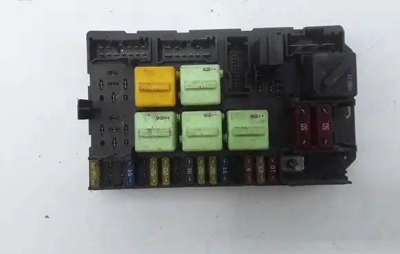 Land Rover Range Rover L322 Fuse module 518776109 YQE000350